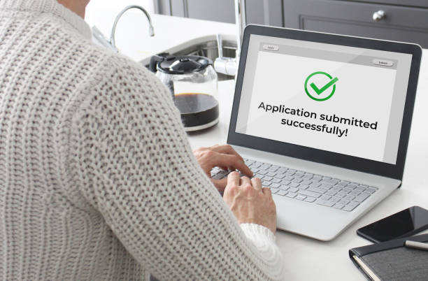UAE worker using a mobile app to renew a work permit in under a day.